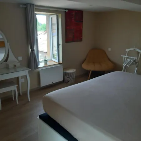 Logement Confortable Dans Residence Privee A Amplepuis Exterior foto