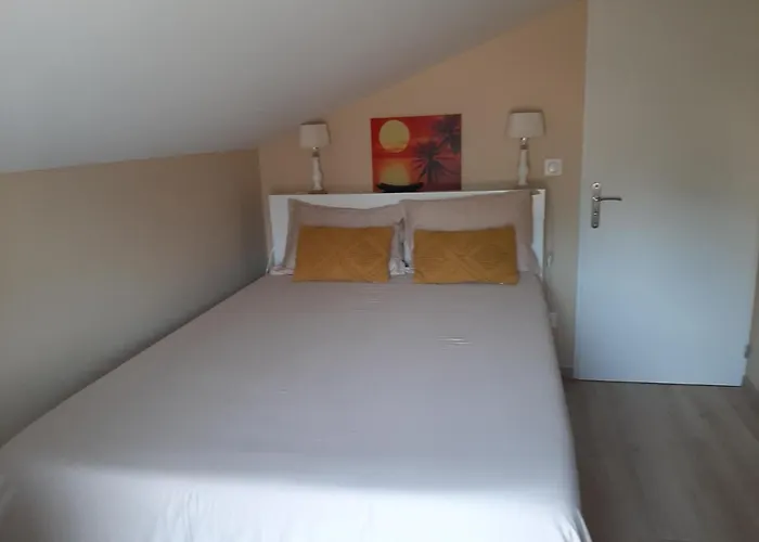 Logement Confortable Dans Residence Privee A Amplepuis